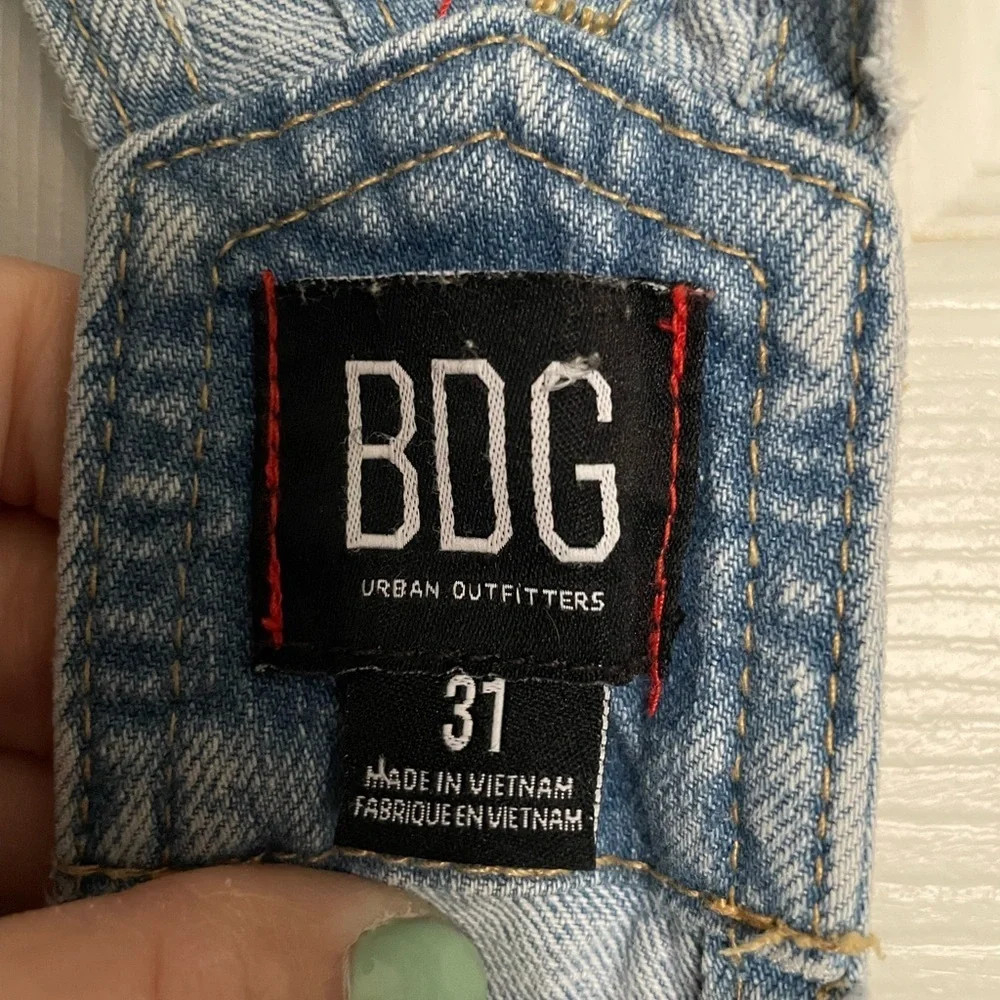 BDG Urban Outfitters Women’s 31 Light Wash Denim Short Overalls